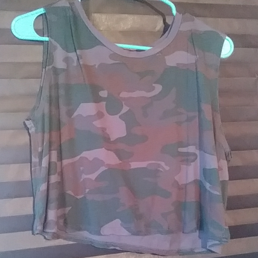 Forever 21 camo cropped tank